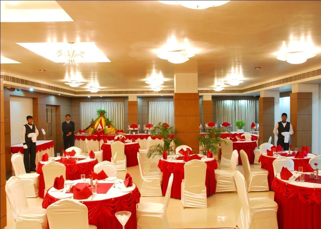 Kiranshree Portico Hotel Гувахати Екстериор снимка