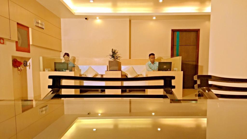 Kiranshree Portico Hotel Гувахати Екстериор снимка
