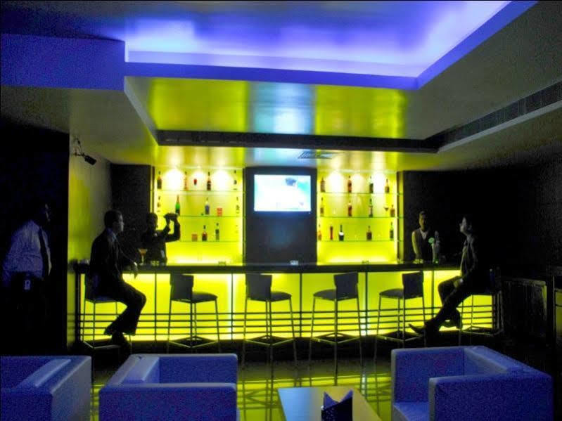 Kiranshree Portico Hotel Гувахати Екстериор снимка